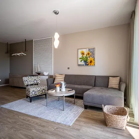 Romance And Family Отель