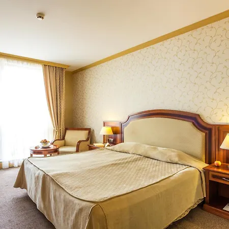 Hotell Romance And Family