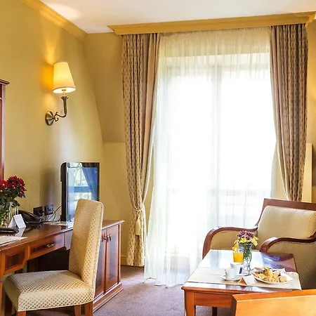 Hotell Romance And Family