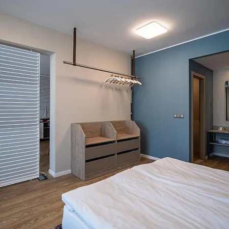 Hotell Romance And Family