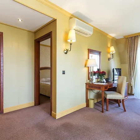 Hotell Romance And Family 4*