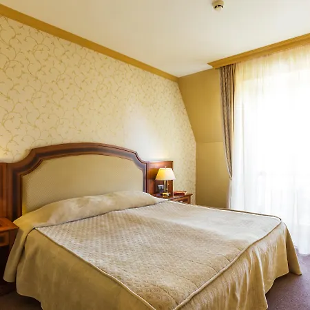 Hotel Romance And Family 4*