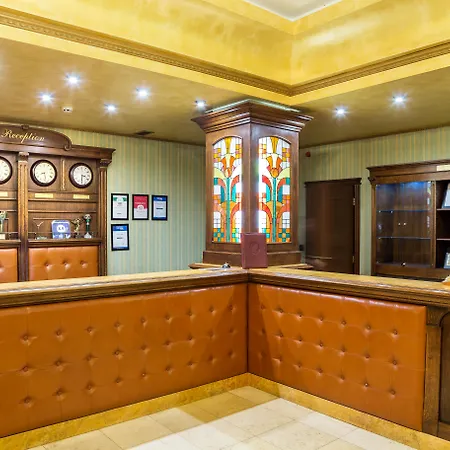 Romance And Family Hotel